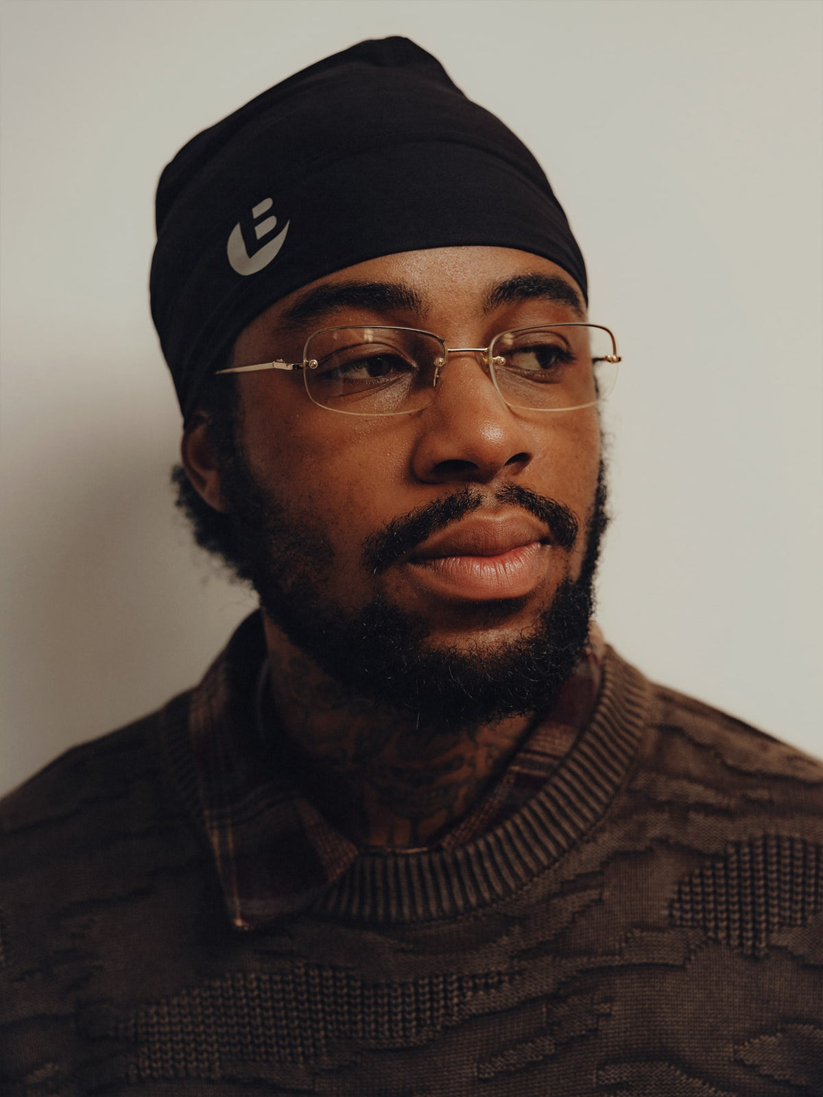BLACK B LOGO RUNNERS CAP